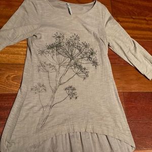 Women’s flowy dress size M, developed in Paris with flower design, grey